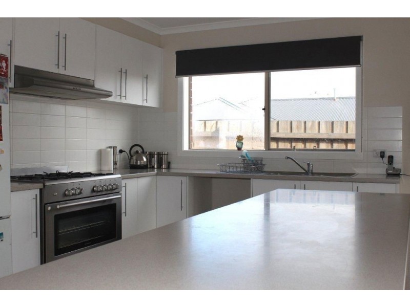 9 Bellbrae Crescent, Cranbourne West VIC 3977