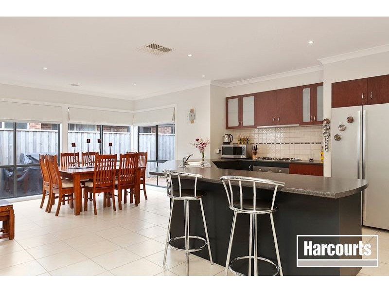 35 Flametree Circuit, Cranbourne VIC 3977