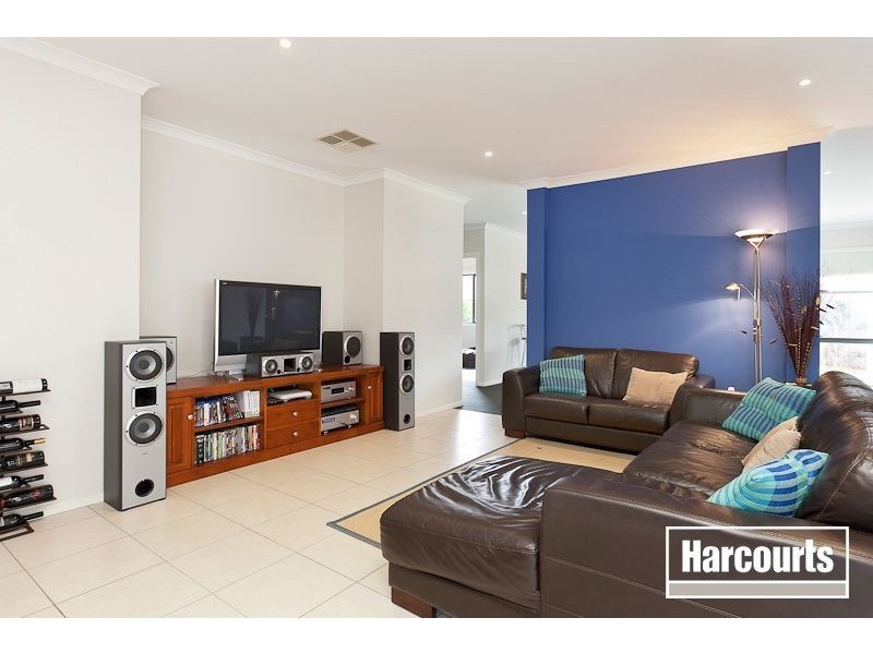 35 Flametree Circuit, Cranbourne VIC 3977