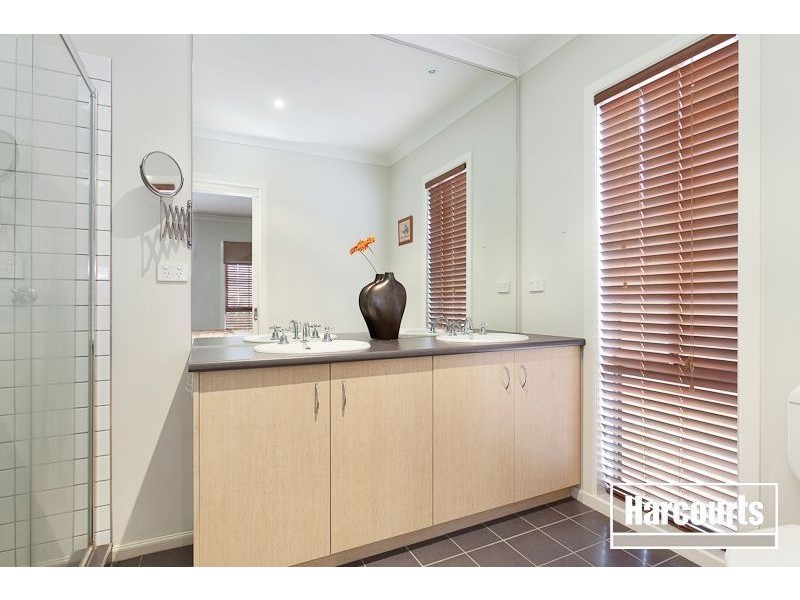 35 Flametree Circuit, Cranbourne VIC 3977
