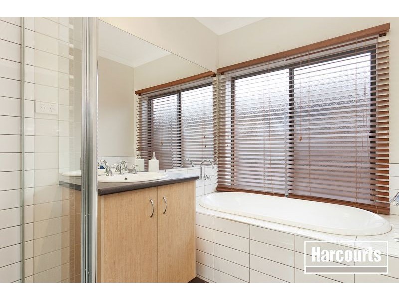 35 Flametree Circuit, Cranbourne VIC 3977