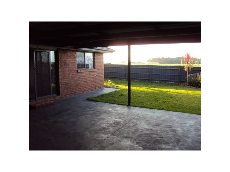 3 Roebourne Mews, Cranbourne VIC 3977