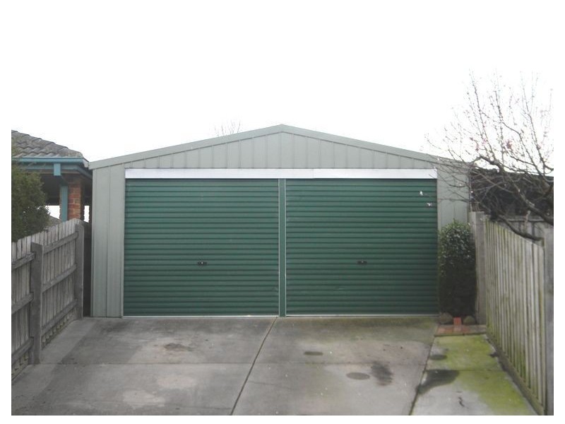 6 Hamilton Drive, Cranbourne North VIC 3977