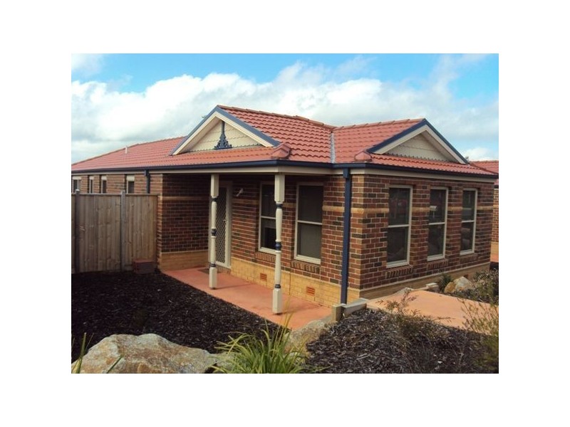 28 Hawkseye Way, Cranbourne East VIC 3977