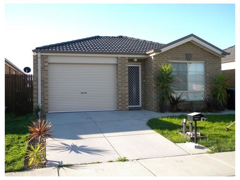 13 Greenaway Terrace, Cranbourne East VIC 3977