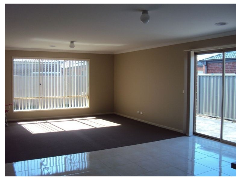 28 Ardent Crescent, Cranbourne East VIC 3977