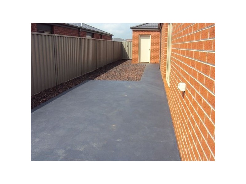 28 Ardent Crescent, Cranbourne East VIC 3977