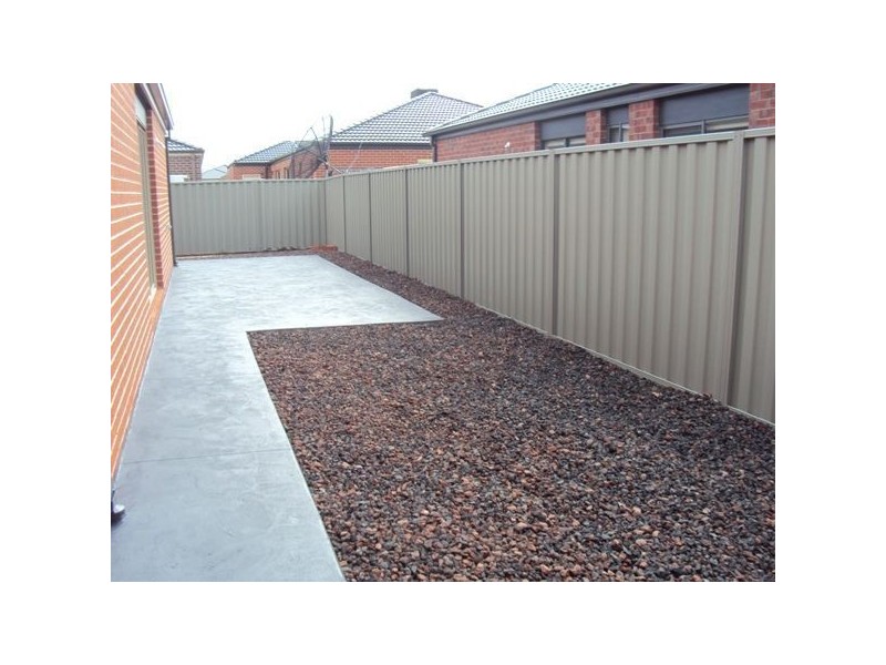 28 Ardent Crescent, Cranbourne East VIC 3977