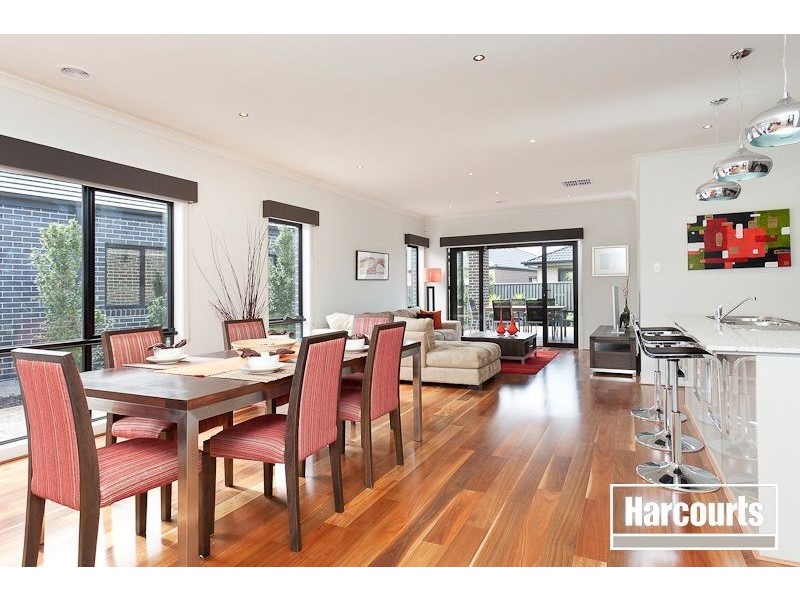 10 Kindred Avenue, Cranbourne North VIC 3977