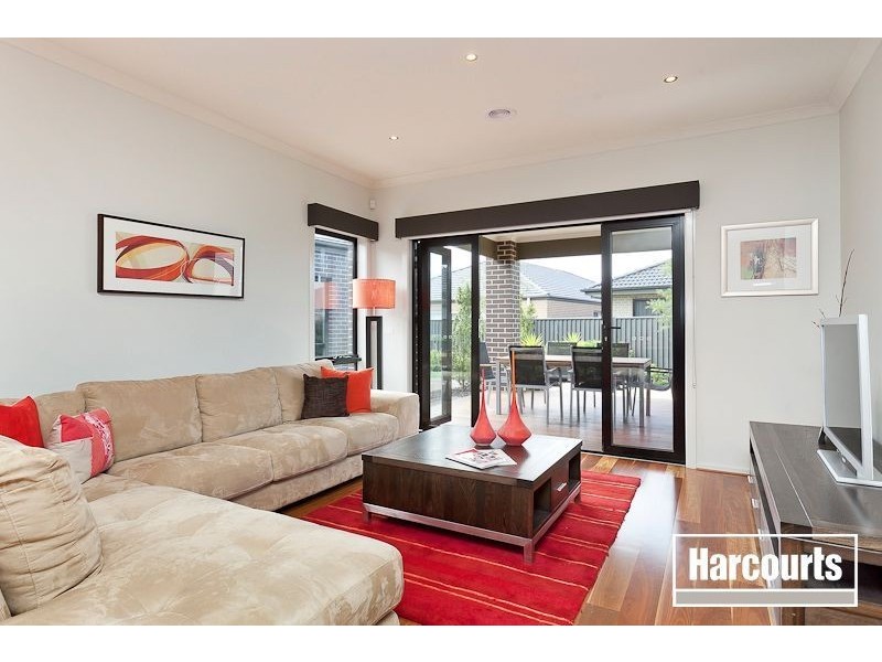 10 Kindred Avenue, Cranbourne North VIC 3977