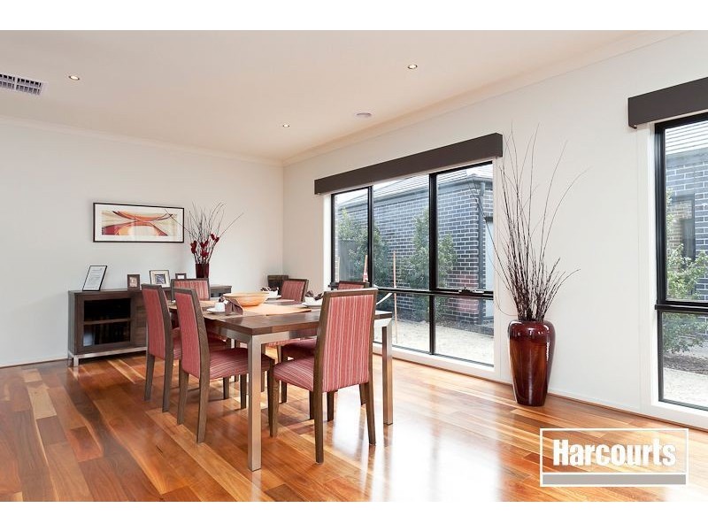 10 Kindred Avenue, Cranbourne North VIC 3977