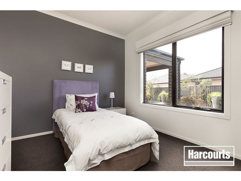 10 Kindred Avenue, Cranbourne North VIC 3977