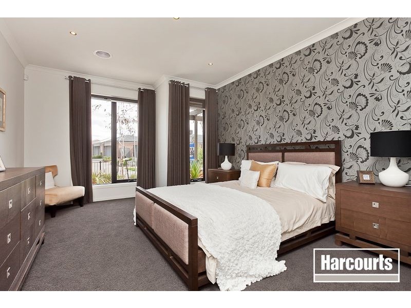 10 Kindred Avenue, Cranbourne North VIC 3977