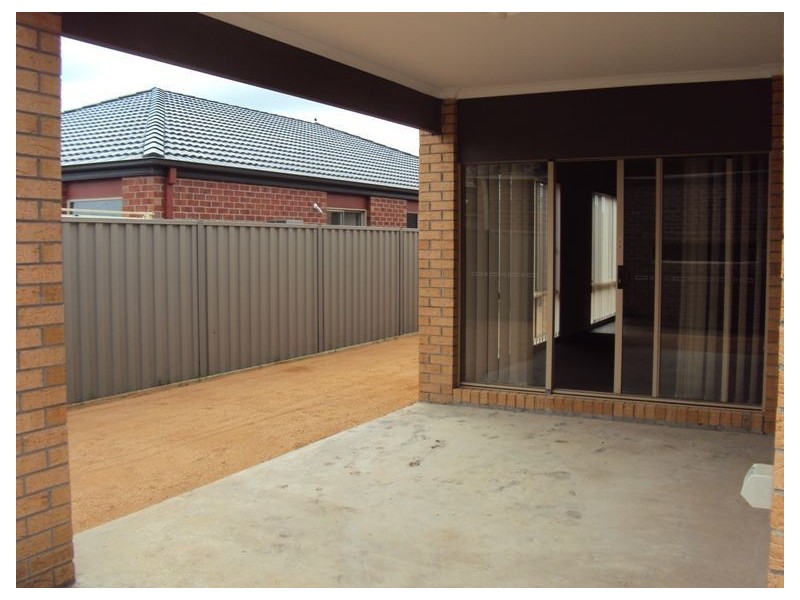 12 Ardent Crescent, Cranbourne East VIC 3977