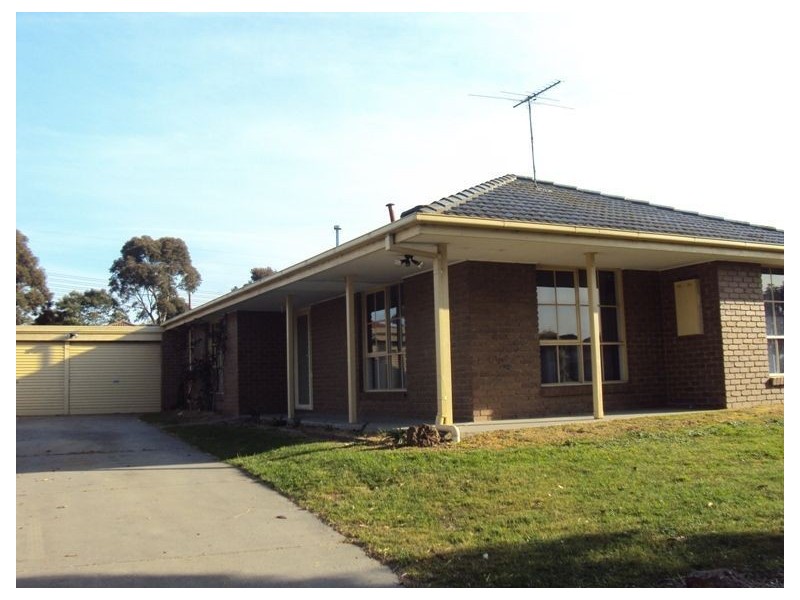 5 Marylyn Place, Cranbourne VIC 3977