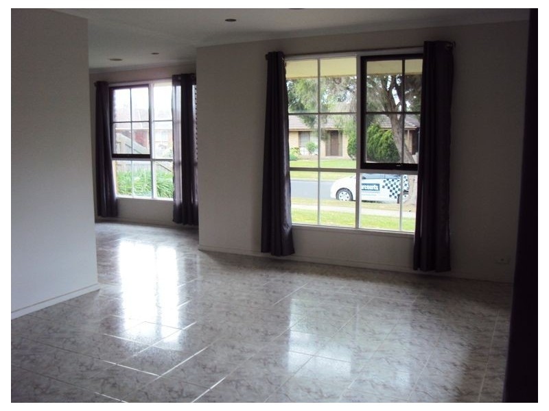 5 Marylyn Place, Cranbourne VIC 3977