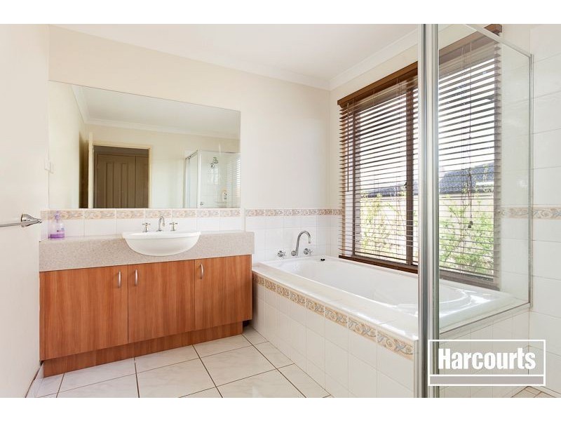 18 Ridgemont Drive, Berwick VIC 3806