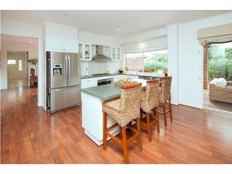 16 Boronia Avenue, Cranbourne VIC 3977