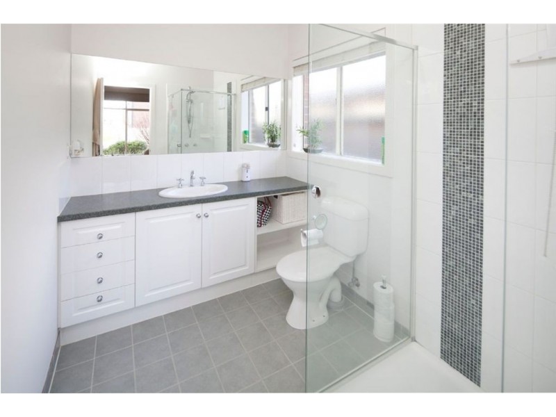 16 Boronia Avenue, Cranbourne VIC 3977