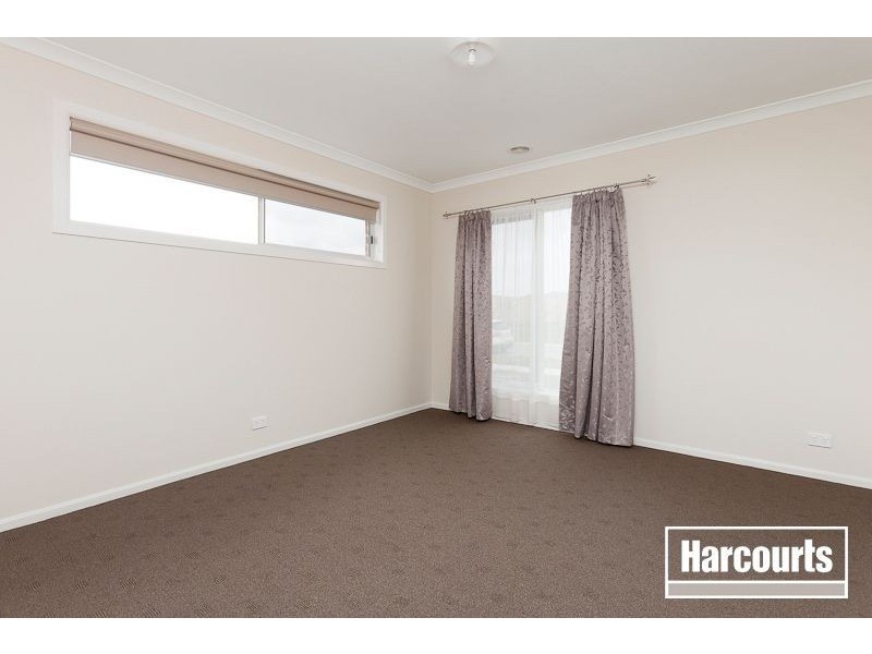 69 Charlbury Crescent, Cranbourne North VIC 3977