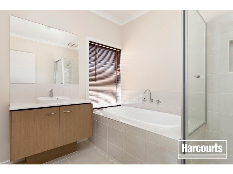 69 Charlbury Crescent, Cranbourne North VIC 3977