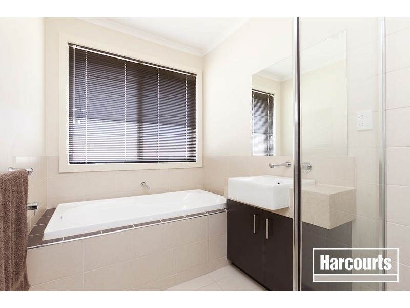 34 Kingdom Drive, Cranbourne VIC 3977