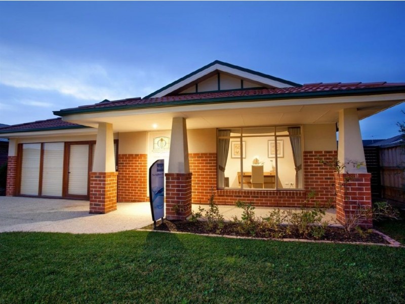 18 Mallett Grove, Lyndhurst VIC 3975