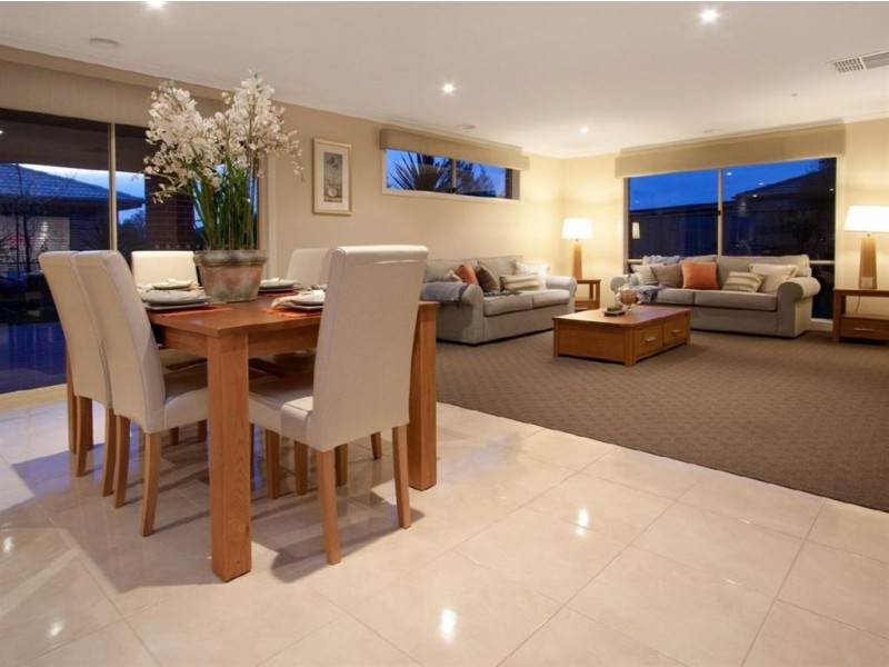 18 Mallett Grove, Lyndhurst VIC 3975