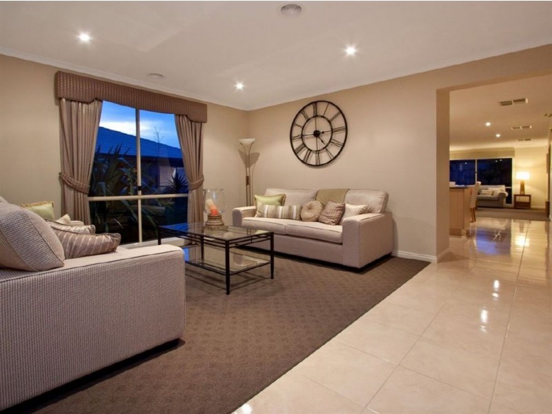 18 Mallett Grove, Lyndhurst VIC 3975