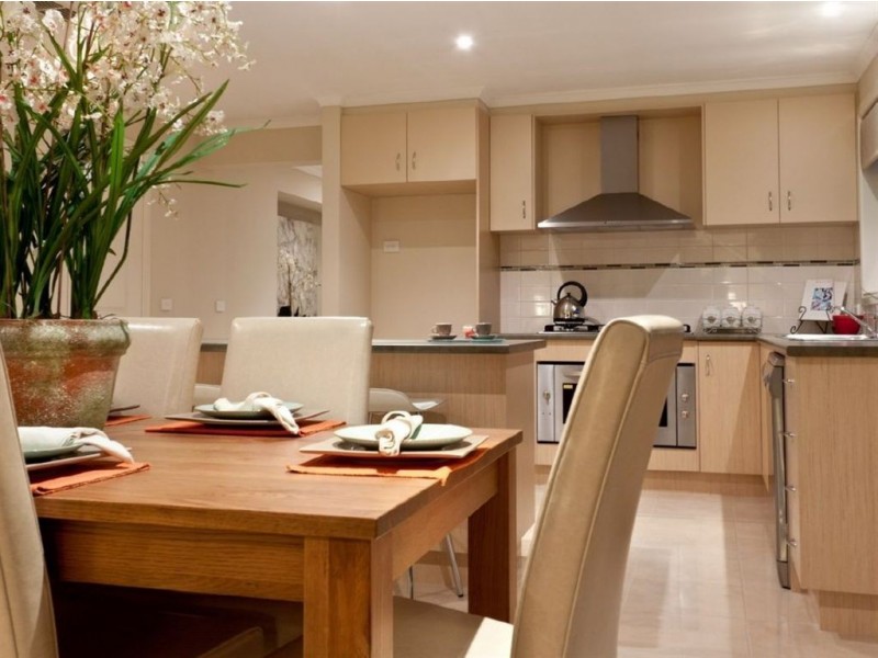 18 Mallett Grove, Lyndhurst VIC 3975