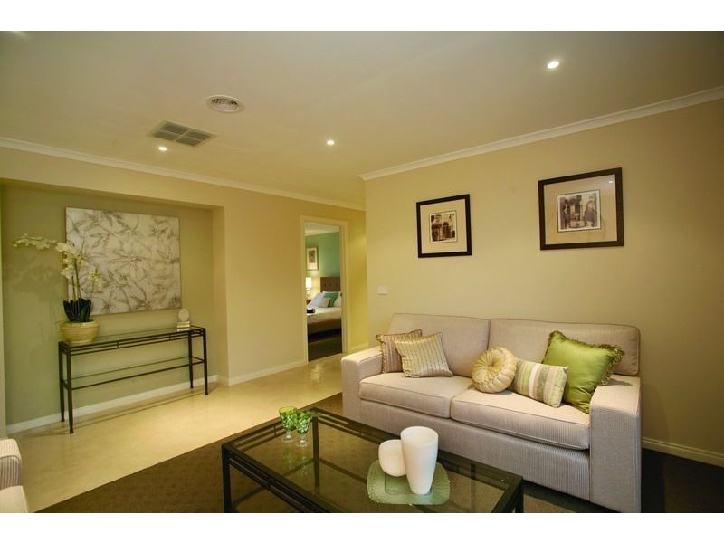 18 Mallett Grove, Lyndhurst VIC 3975