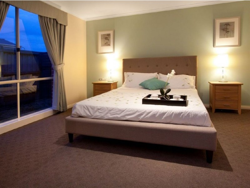 18 Mallett Grove, Lyndhurst VIC 3975