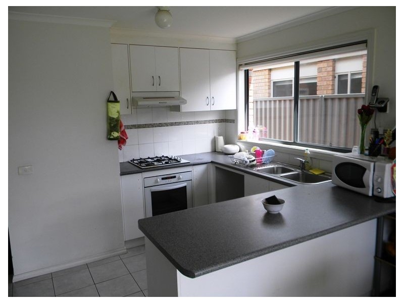 28 Mossman Drive, Cranbourne East VIC 3977