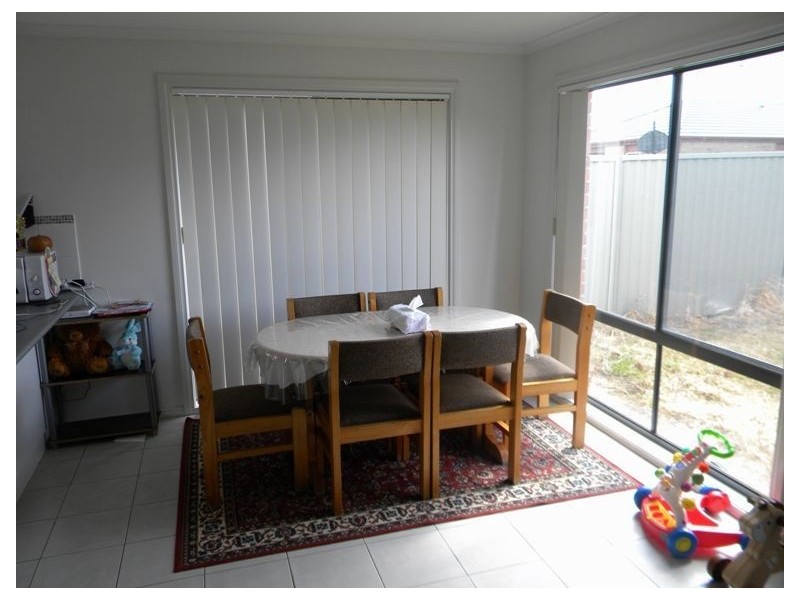 28 Mossman Drive, Cranbourne East VIC 3977