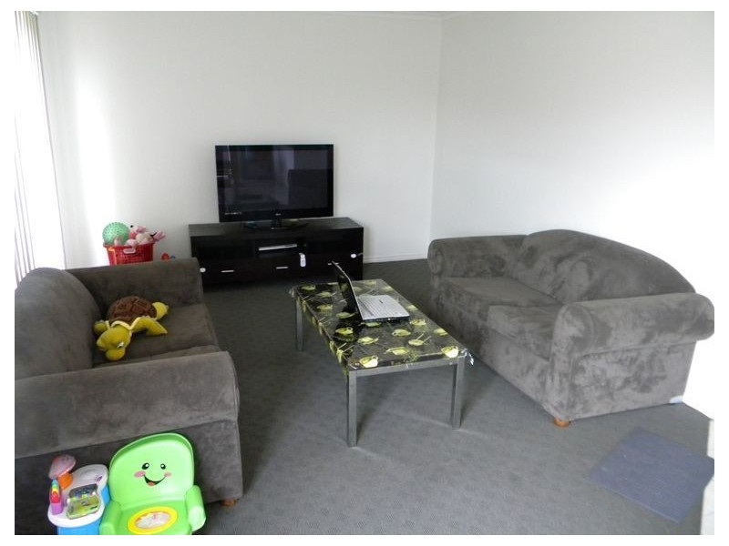 28 Mossman Drive, Cranbourne East VIC 3977