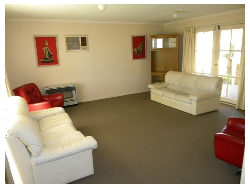 134 Courtenay Ave, Cranbourne North VIC 3977