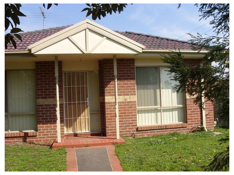 2/2 Duff Street, Cranbourne VIC 3977