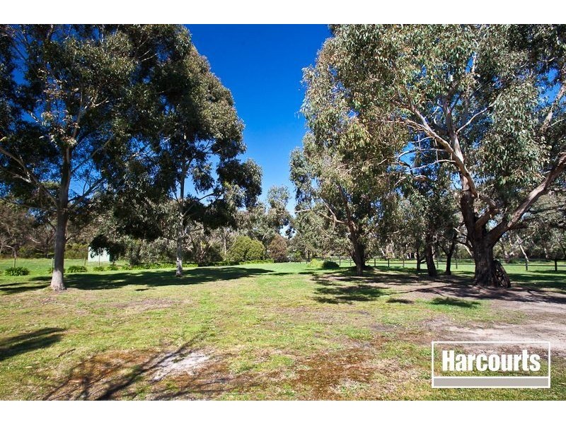 182 Smiths Lane, Cranbourne South VIC 3977