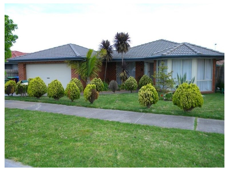 11 Chatham Close, Cranbourne East VIC 3977