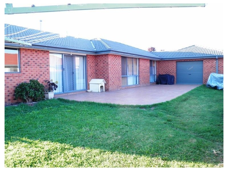 11 Chatham Close, Cranbourne East VIC 3977