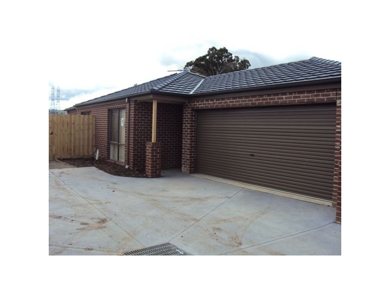 1/50 Pomegranate Way, Pakenham VIC 3810