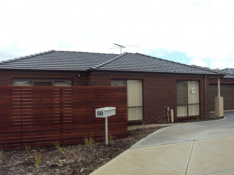 3/50 Pomegranate Way, Pakenham VIC 3810