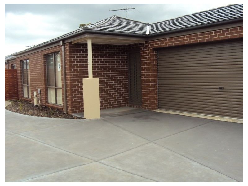 3/50 Pomegranate Way, Pakenham VIC 3810
