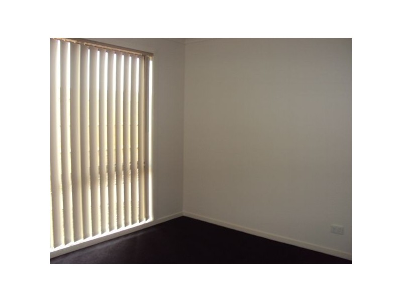 3/50 Pomegranate Way, Pakenham VIC 3810