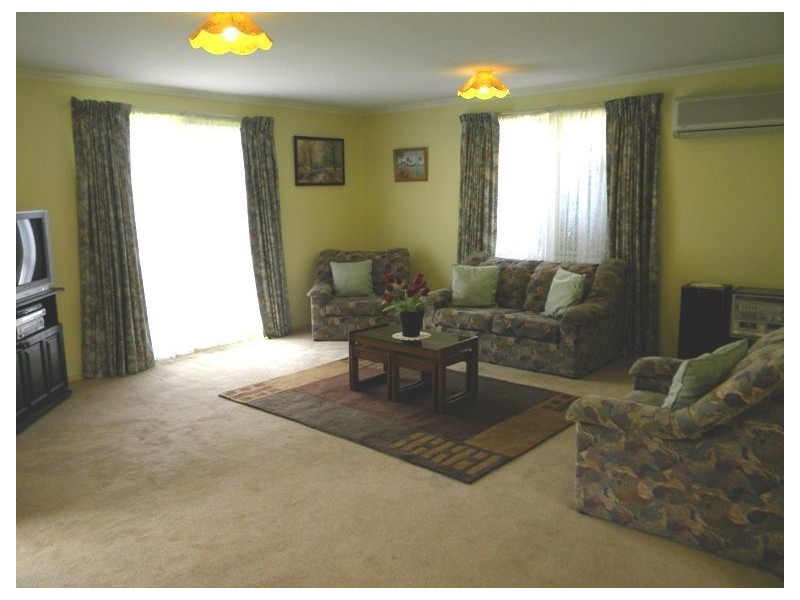 68 Elizabeth Street, Cranbourne North VIC 3977