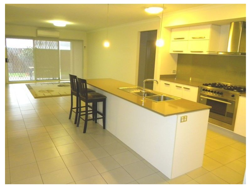 37 Breamlea Way, Cranbourne West VIC 3977