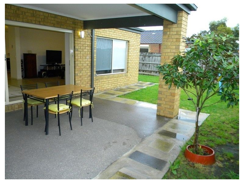 37 Breamlea Way, Cranbourne West VIC 3977