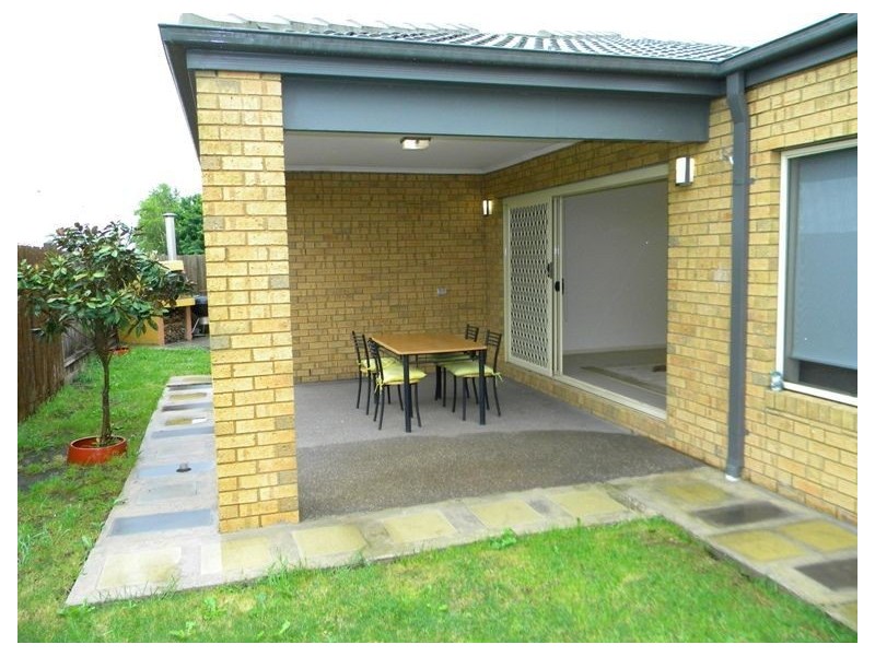 37 Breamlea Way, Cranbourne West VIC 3977