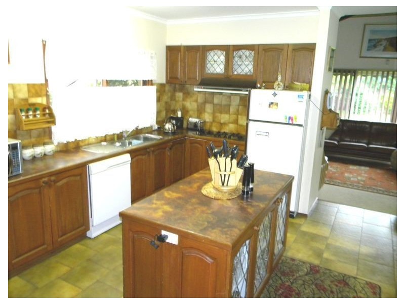 16 Elizabeth Street, Cranbourne North VIC 3977