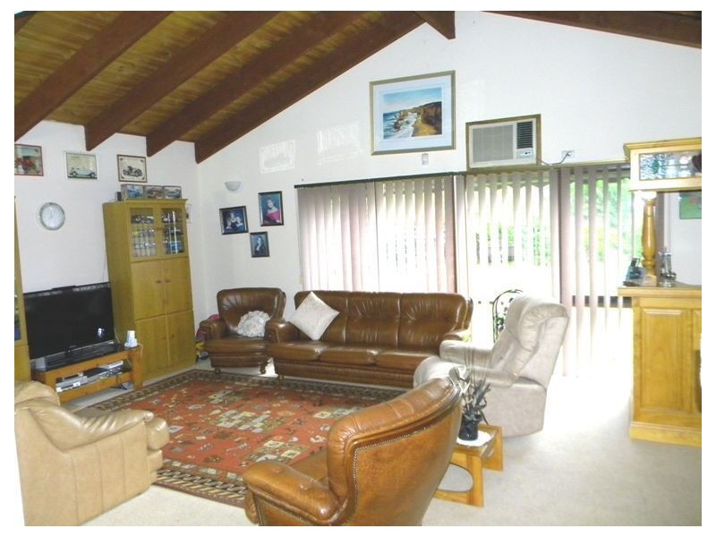 16 Elizabeth Street, Cranbourne North VIC 3977